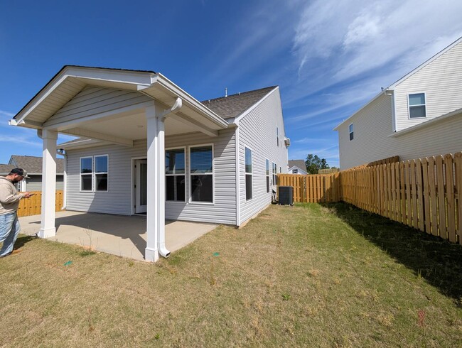 Building Photo - 985 Tess St