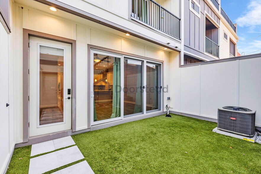 Building Photo - 4114 N Nebraska Ave