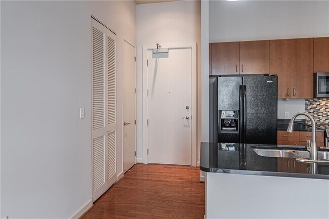 Primary Photo - 711 Cosmopolitan Dr NE