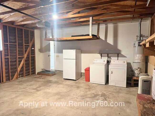 Building Photo - Beautifully Furnished Move-In Ready Home!