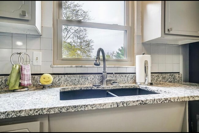 Building Photo - 8579 Renford Ct