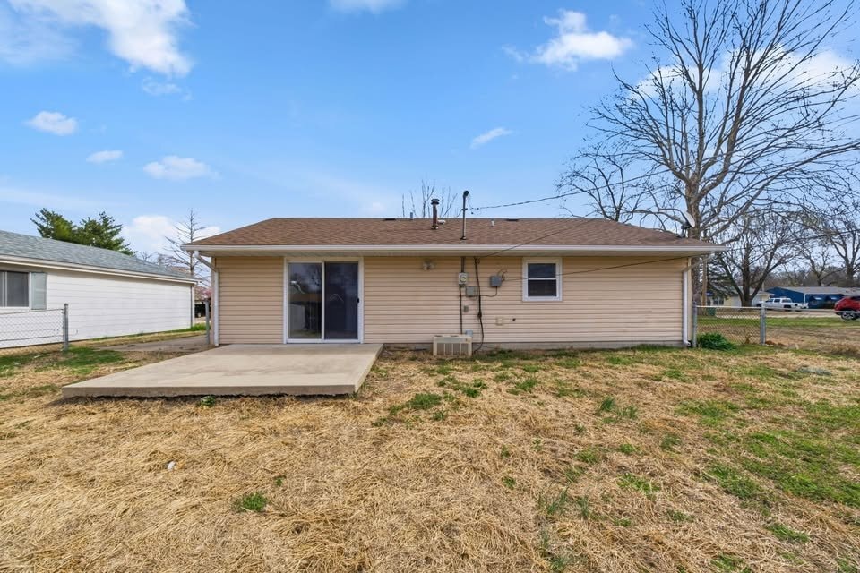Building Photo - 850 St Bartholomew Dr