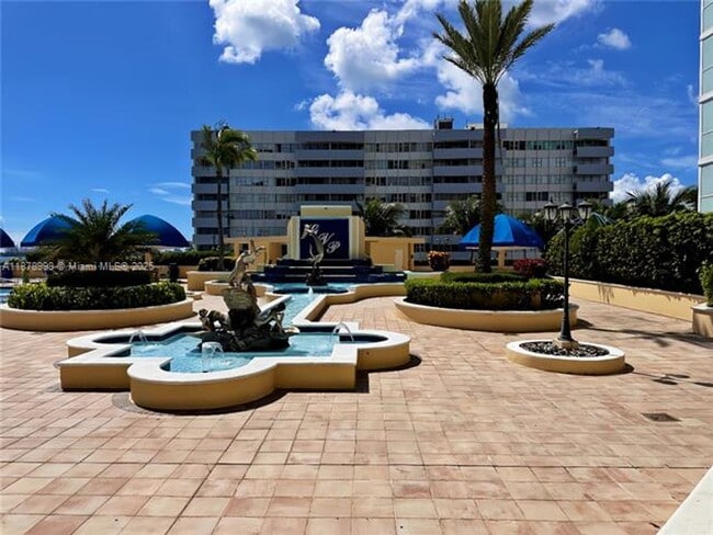 Building Photo - 7601 E Treasure Dr