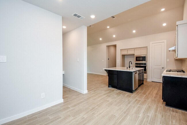 Building Photo - 3322 Verdant Ln