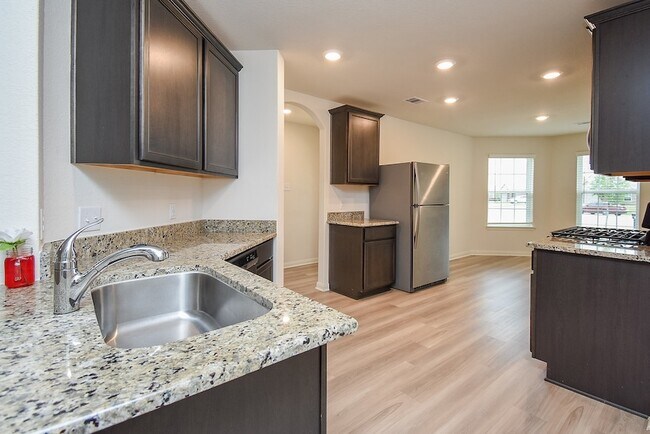 Building Photo - 405 Texas Olive Dr