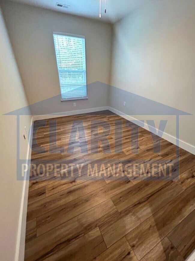 Building Photo - **One month free w/ a 15 month lease!**