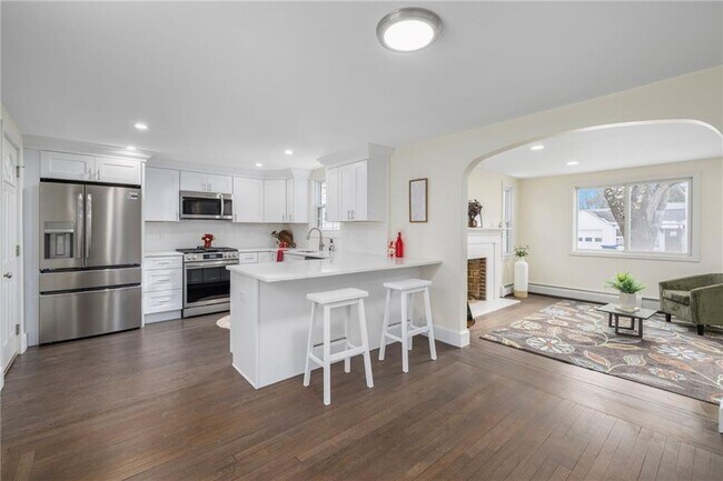 Building Photo - 33 Moorland Ave