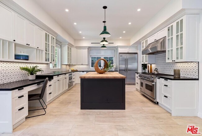 Building Photo - 9767 Monte Mar Dr