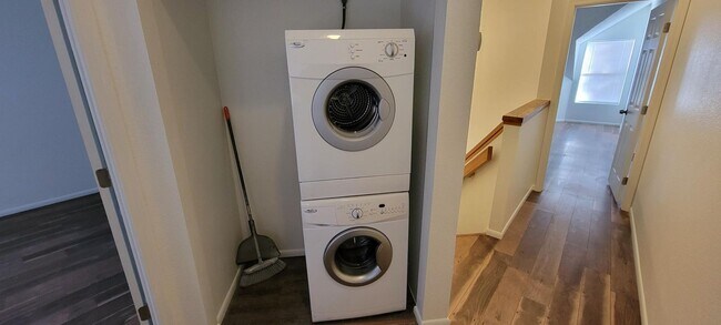 Building Photo - East Side 2 Story Condo Available Now!