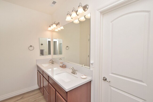 Building Photo - 18662 Ginny Crk Ct