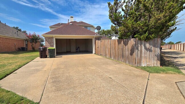 Building Photo - 4101 Pinewood Dr