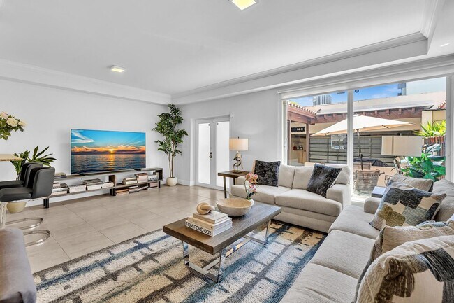 Building Photo - Fully Furnished Townhome in East Hollywood!