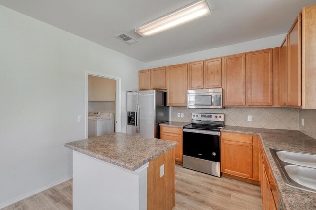 Building Photo - 9104 China Rose Dr