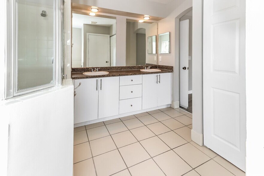 Building Photo - 4322 Lake Tahoe Cir