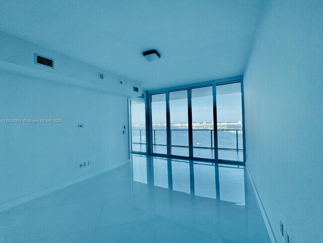 Building Photo - 2020 N Bayshore Dr
