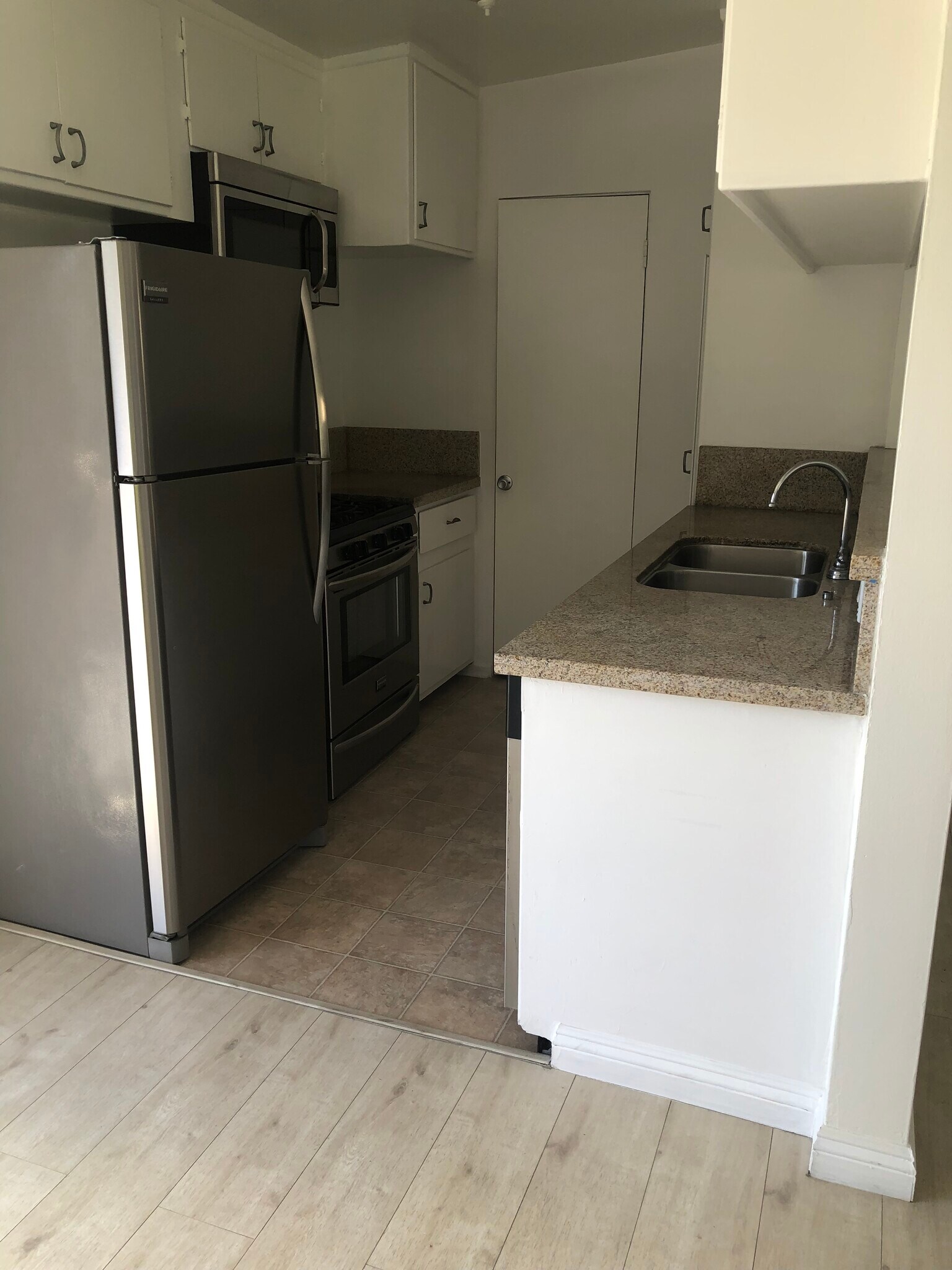 Building Photo - 11815 Goshen Ave