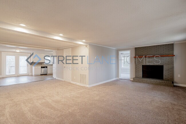 Building Photo - Charming 4 Bedroom in Campobello!