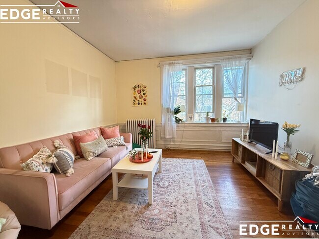 Building Photo - 338 Saint Paul St