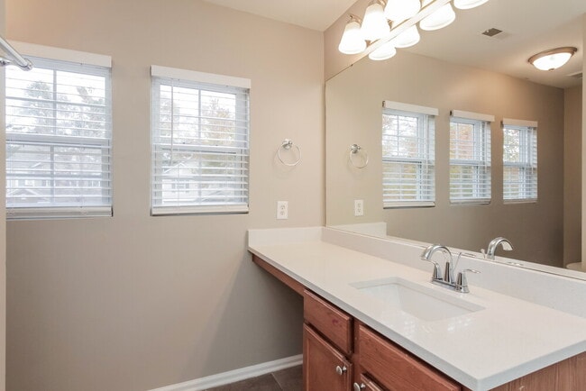 Building Photo - 10243 Hugue Way