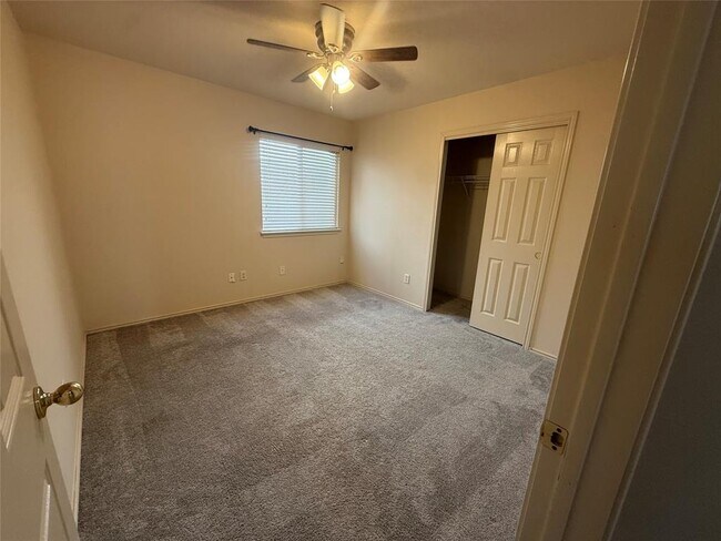 Building Photo - 3314 Blue Ridge Dr