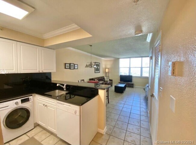 Building Photo - 2501 S Ocean Dr