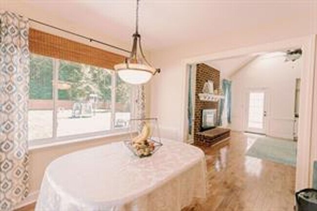 Building Photo - Gorgeous 4 bed, 3 bath in Great Bridge!