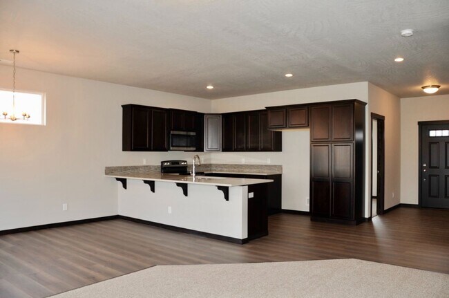 Building Photo - Woodbridge South Neighborhood 3/2