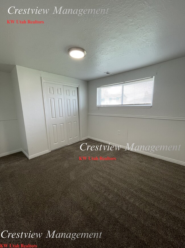 Building Photo - Spacious Home in Magna – Convenient Location!