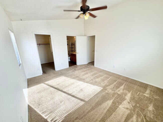 Building Photo - 3 Bedroom 2 Bath Single Level Home In Peor...