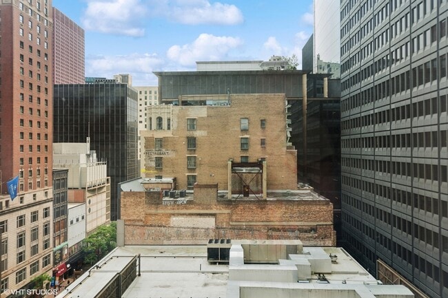 Building Photo - 8 W Monroe St