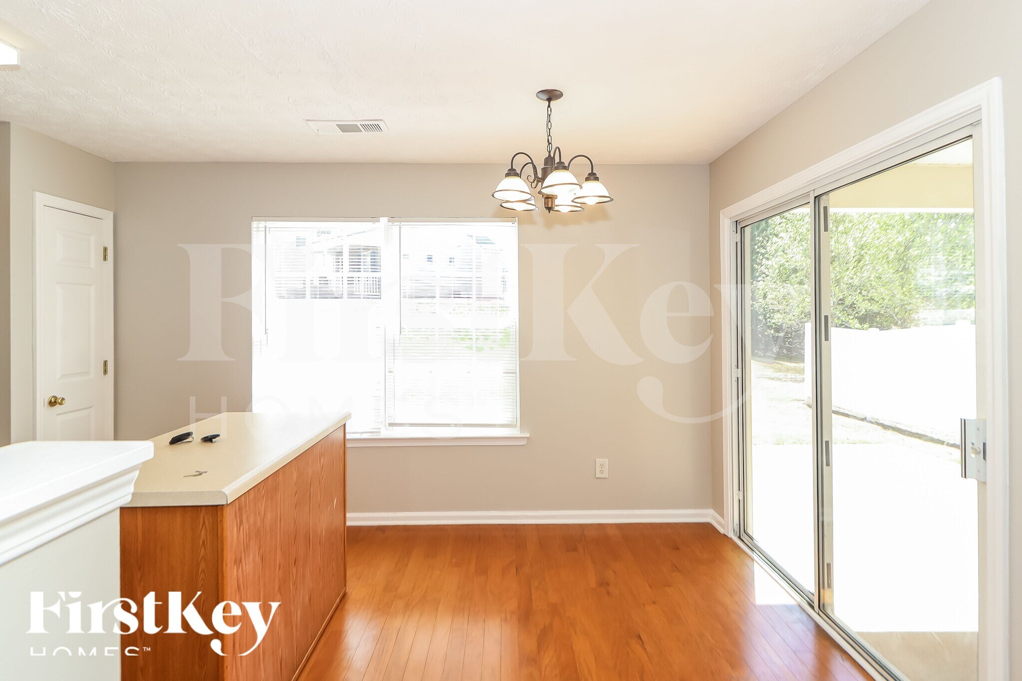 Building Photo - 5220 Sky Ridge Way