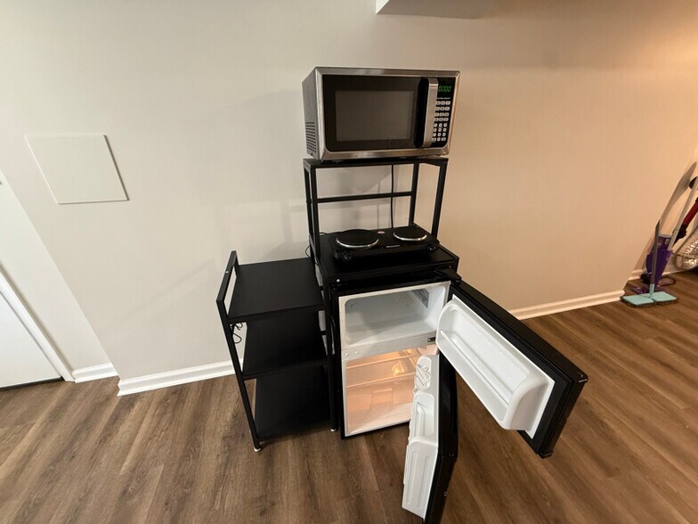 Building Photo - 1 Maple Ave