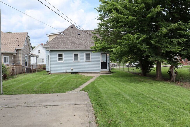 Building Photo - 917 W Jackson St