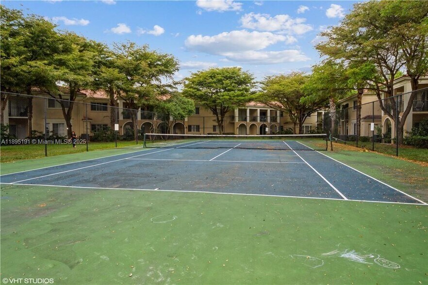 Building Photo - 2439 Centergate Dr