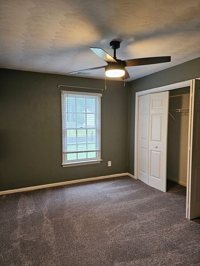 Building Photo - 803 Haskins Dr
