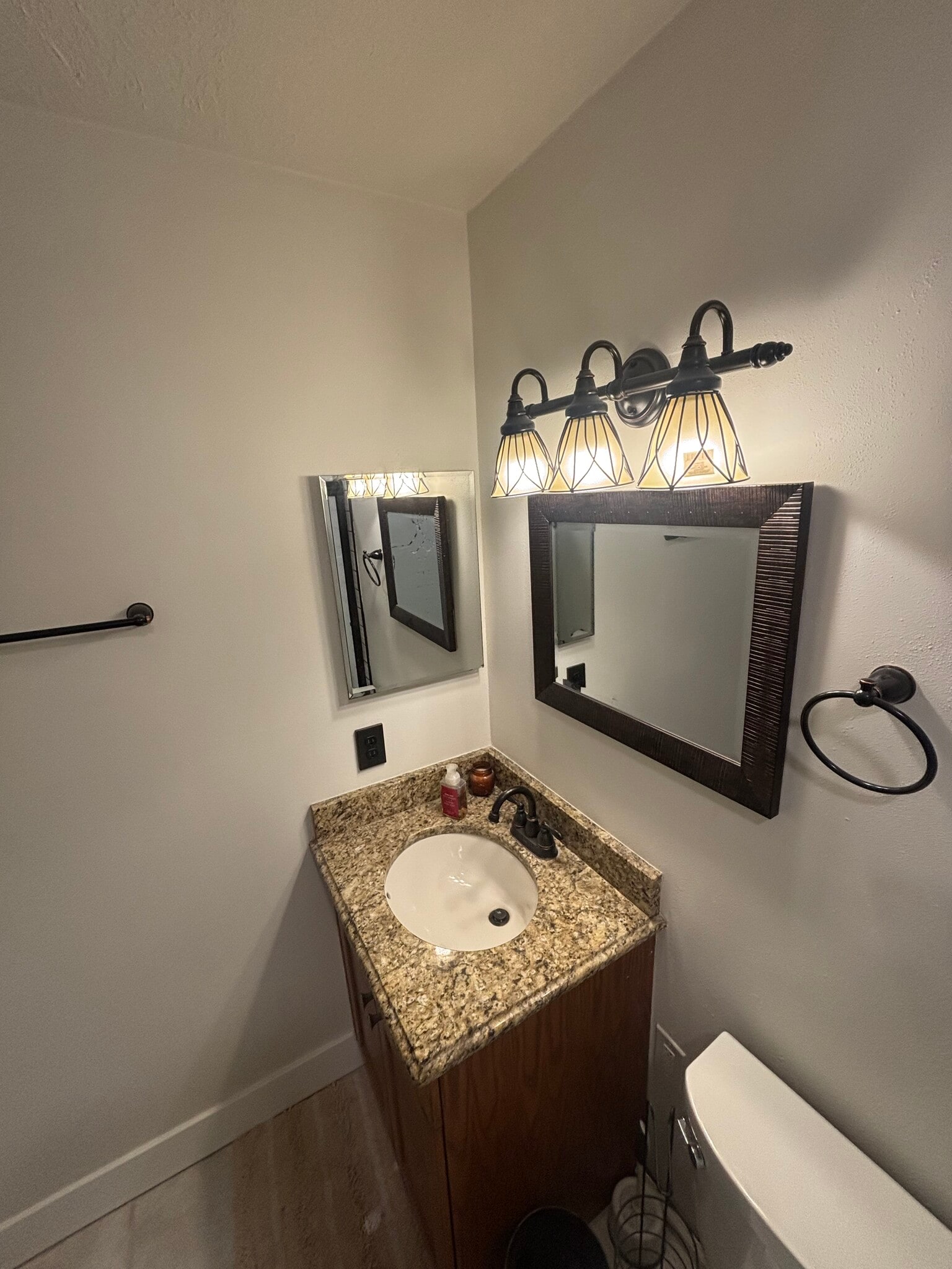 Second bathroom - 1093 Kelly Creek Cir