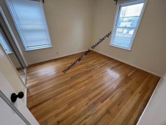 Building Photo - 343 Stewart Street