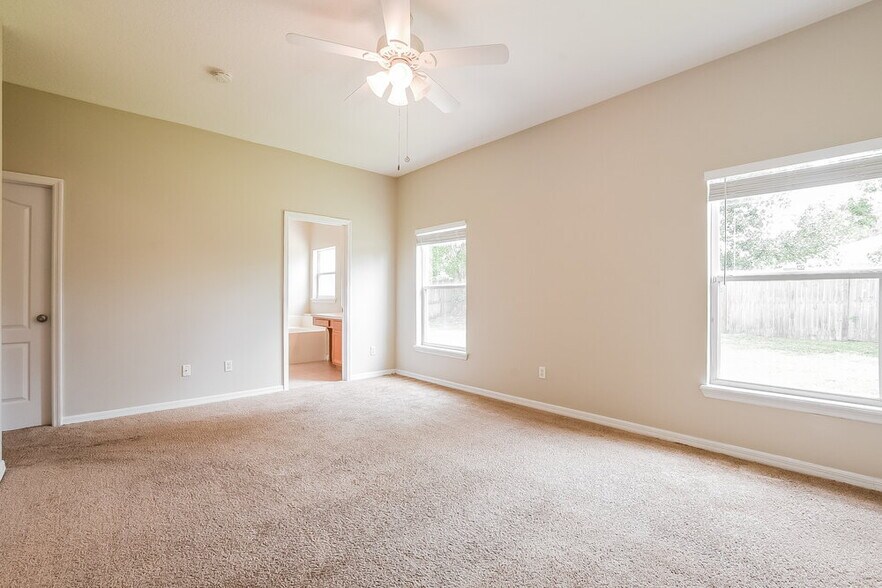 Building Photo - 10531 Leader Ln