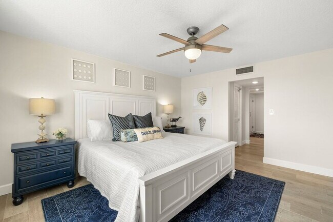 Building Photo - 420 64th Ave