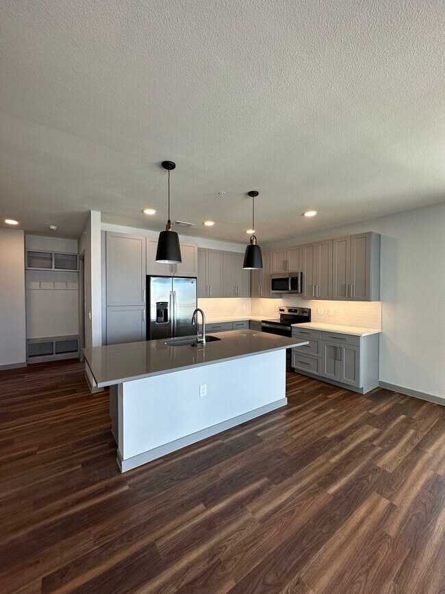 Building Photo - 632 Haversham Dr