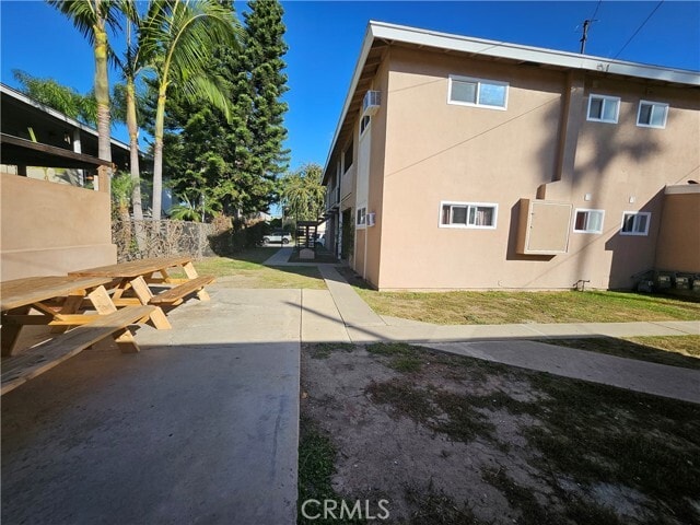 Building Photo - 1381 Burwood St