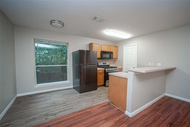 Building Photo - 1 Lake Forest Ct