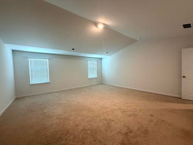 Building Photo - 526 Leven Dr