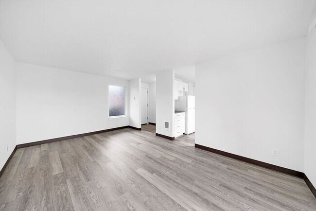 Building Photo - 3 bedroom 1 bath in heart of Milwaukie