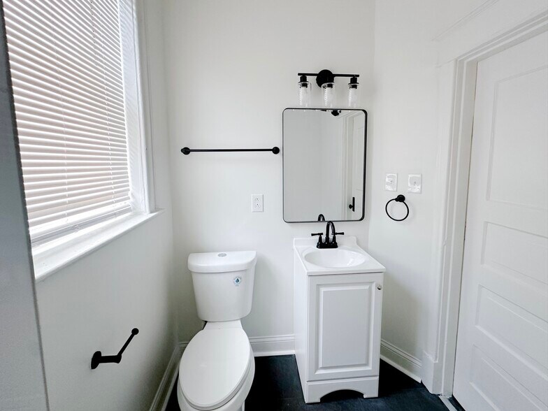 Building Photo - 4167 Botanical Ave