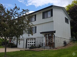 Building Photo - 219 McDivett Dr