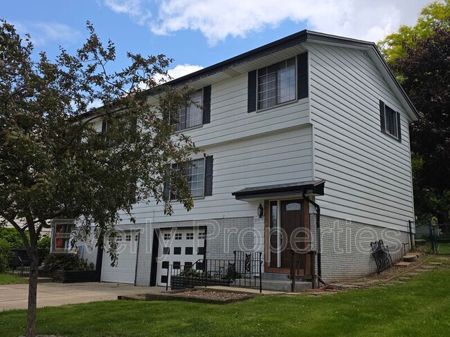 Primary Photo - 219 McDivitt Ln