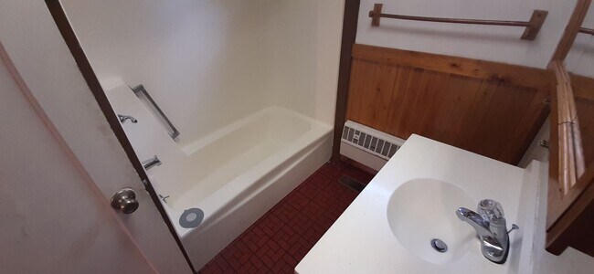 Building Photo - 408 E Lincoln St