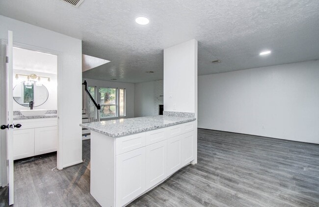 Building Photo - 5006 Village Springs Dr