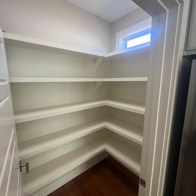 Building Photo - 1622 Prop Dr